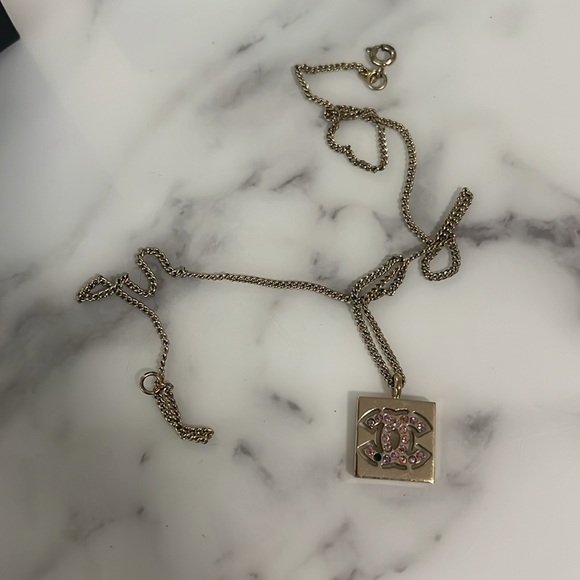 Chanel Double cc Necklace Emma Watson - Picture 4 of 8